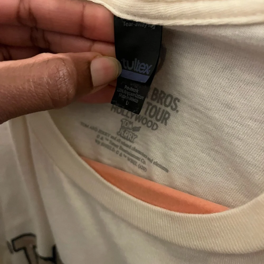 Classic Tom and Jerry animation tshirt. Size large. NWOT. - Picture 3 of 5